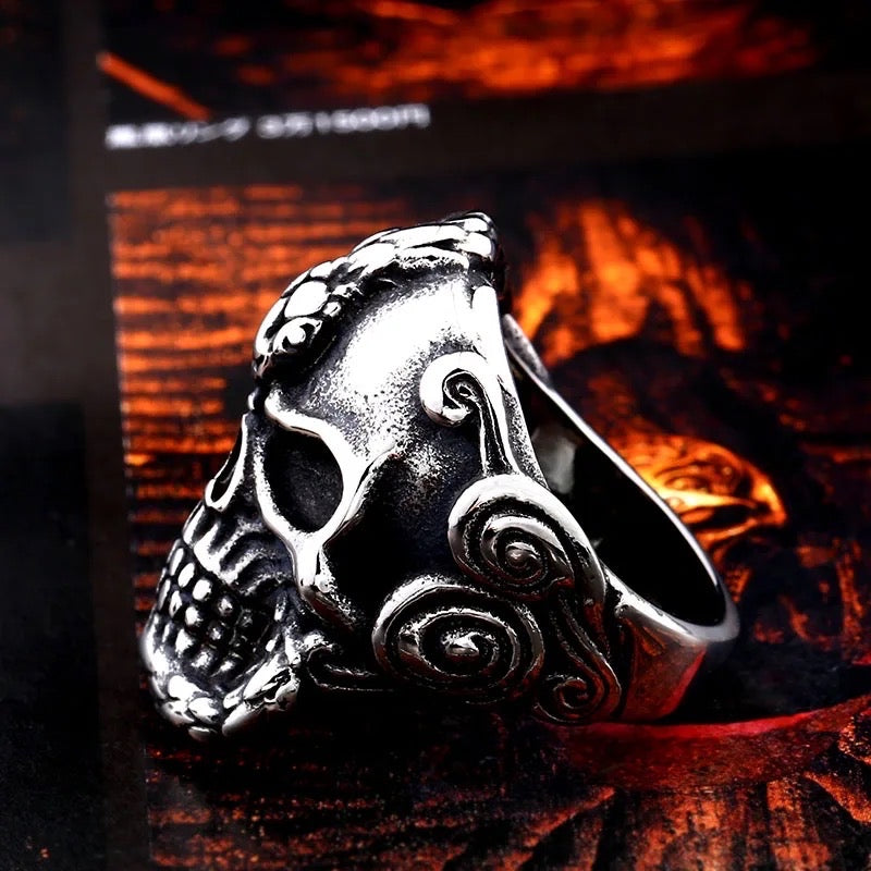 Anillo Craneo con Serpiente